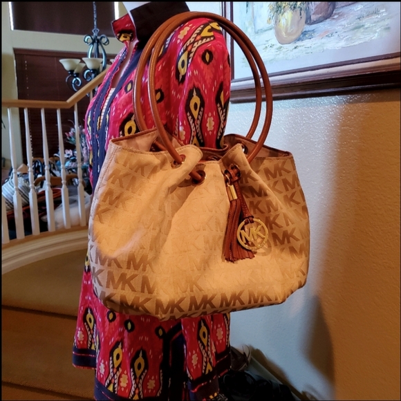 Michael Kors Signature Canvas & Leather Brown Cream EW Ring Tassel Shoul… - Picture 4 of 16